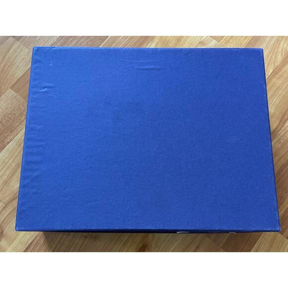 Stuart Weitzman empty shoe box - Picture 6 of 7